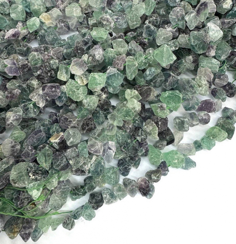 Флюорит необработанный свободная форма размер 11*13мм натуральный камень Зеленый