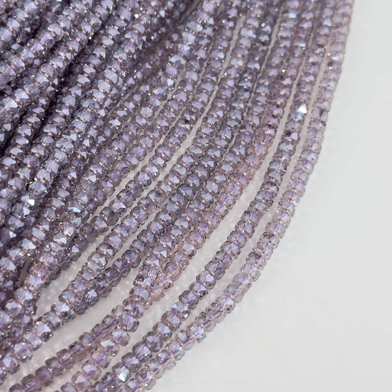 Бусины стеклянные размер 2,5*3,9мм цвет сиреневый